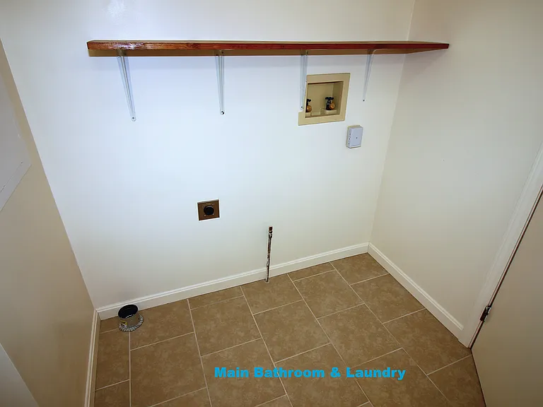 1090 Meridian Ct — Photo 32