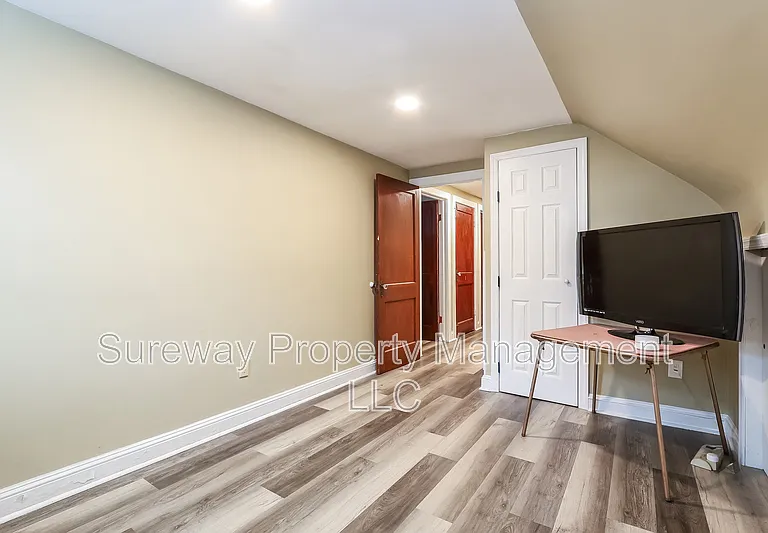 2009 E McGalliard Ave #2 — Photo 9