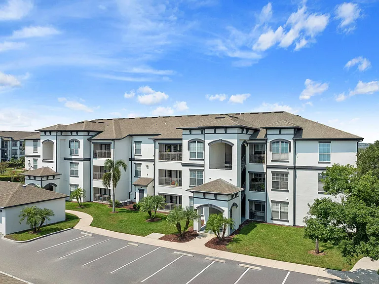 Apartments with beautiful, large bay windows available