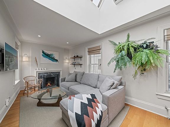 5th image of 104 Bedford St APT 6A