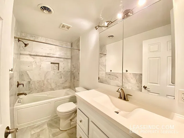 1721 11th St NW #1 — Photo 14