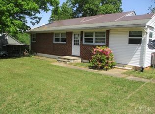 210 School Rd, Hurt, VA 24563