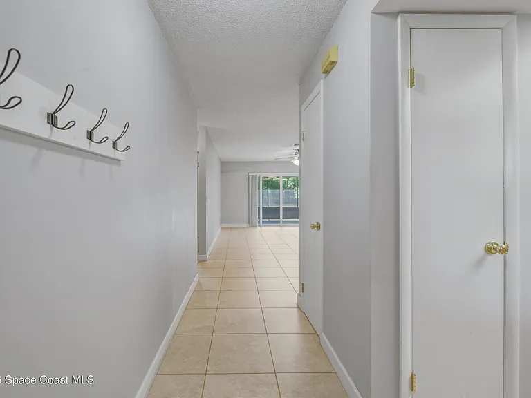 2224 Westminster Dr — Photo 3