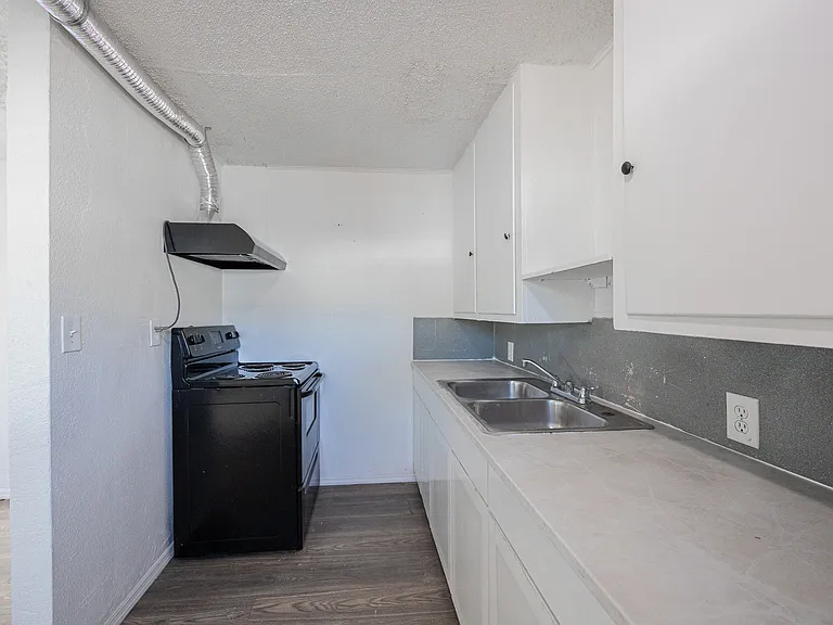 2537 E Willetta, Phoenix Az — Photo 7
