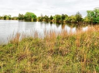 120 Lakeshore Dr, Paige, TX 78659