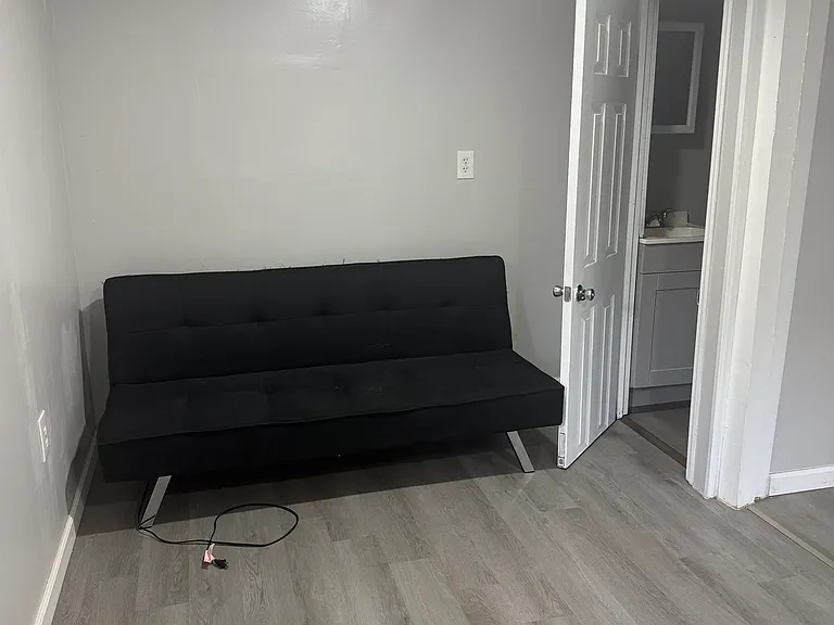 400 Porter Rd — Photo 3