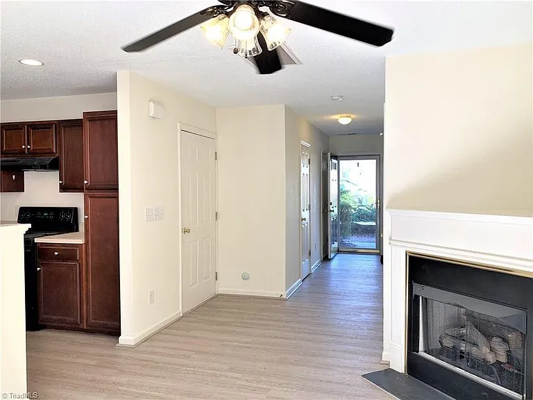 435 Luzelle Dr #435 — Photo 7