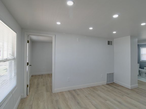 3rd image of 236 N Oleander Ave APT 1