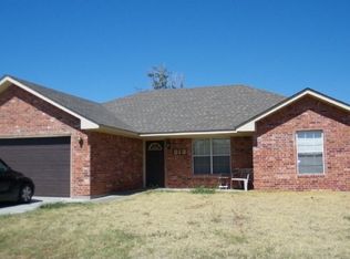 813 E Main St, Geronimo, OK 73543