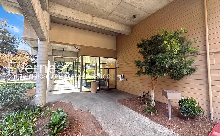 Building Photo - 320 N Civic Dr #102