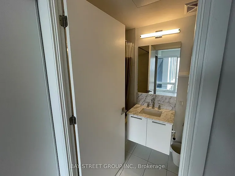 3 Gloucester St #1713 — Photo 5