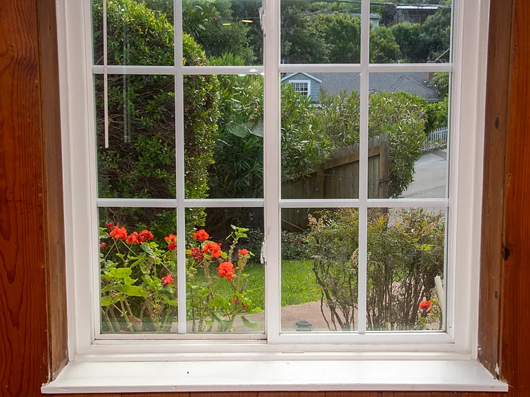 Cazneau Ave — Photo 5