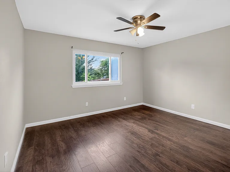 2219 Foxcroft Ln — Photo 19