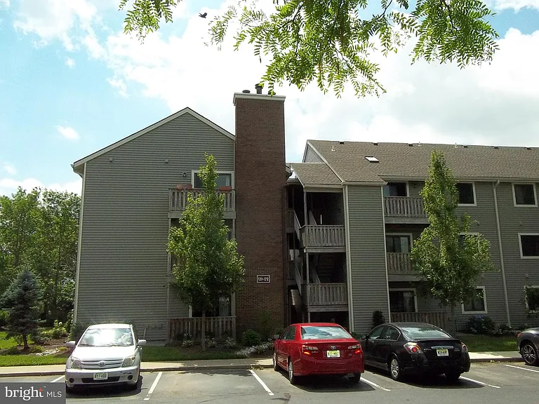1203 Ravens Crest Dr — Photo 1