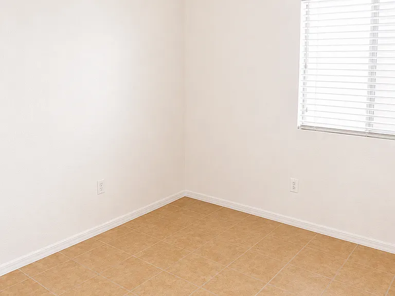 10917 W Minnezona Ave — Photo 11