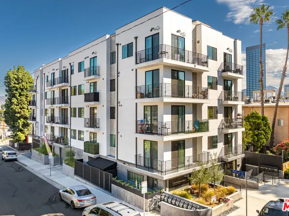 10867 Fruitland Dr, Studio City, CA