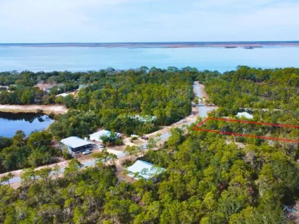 125 Lakes On The Bluff Dr, Eastpoint, FL 32328