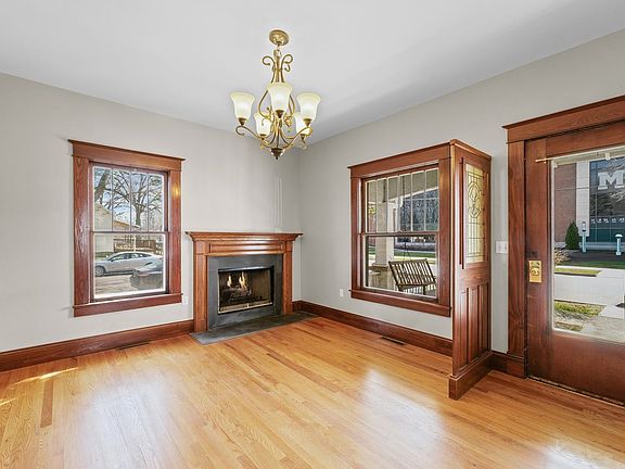 4th image of 118 E William St