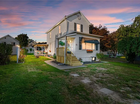 418 1st Ave, Ellwood City, PA 16117