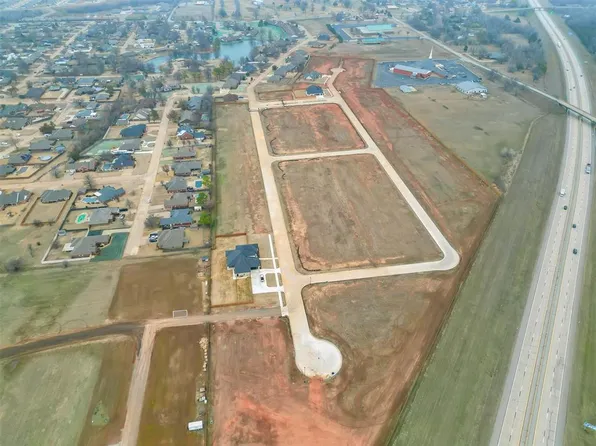 1104 Redbud Cir #3, Chickasha, OK 73018