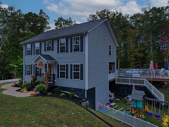 3rd image of 180 Justamere Ln
