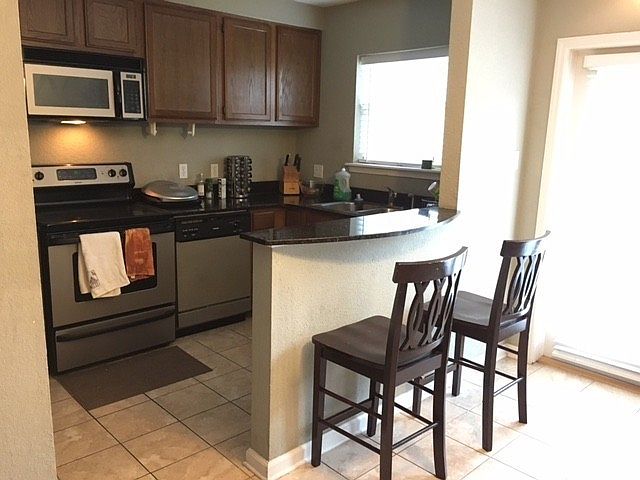 2nd image of 415 Gadsden St #212