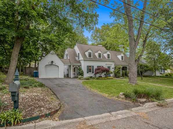 902 Edgemoor Ave, Kalamazoo, MI 49008