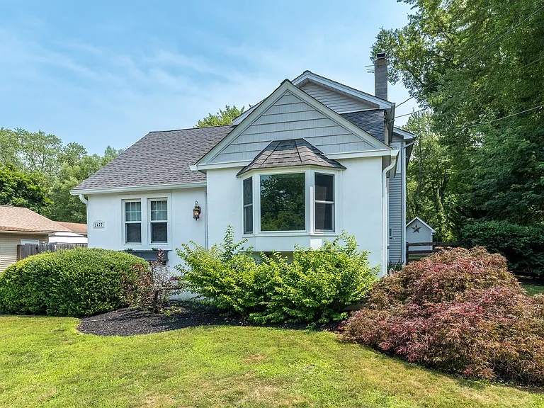 2477 Walnut St — Photo 4