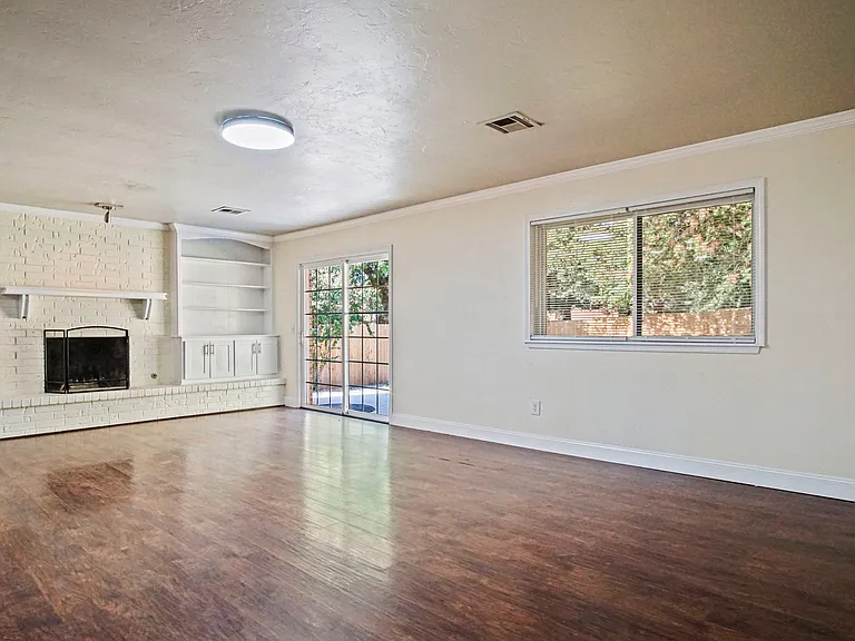625 Hawthorne Pl — Photo 9