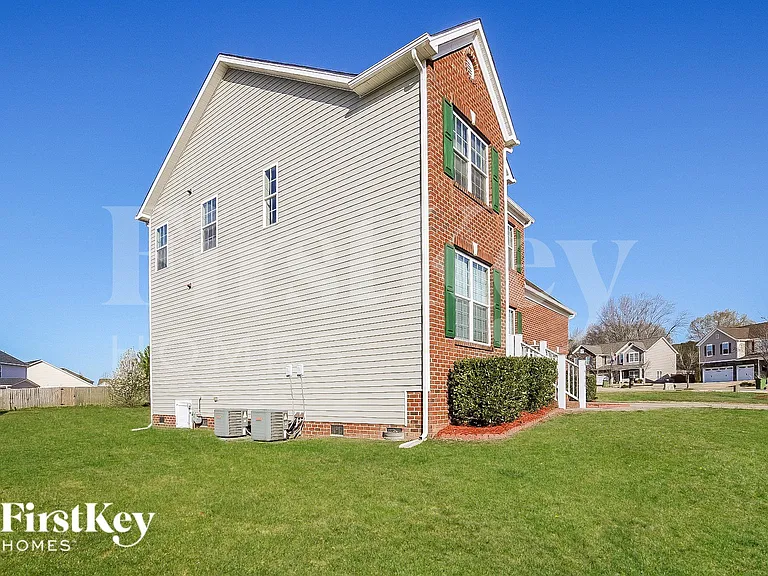 1400 Chimney Ridge Dr — Photo 2