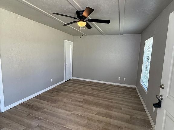 4th image of 1028 Arkansas St