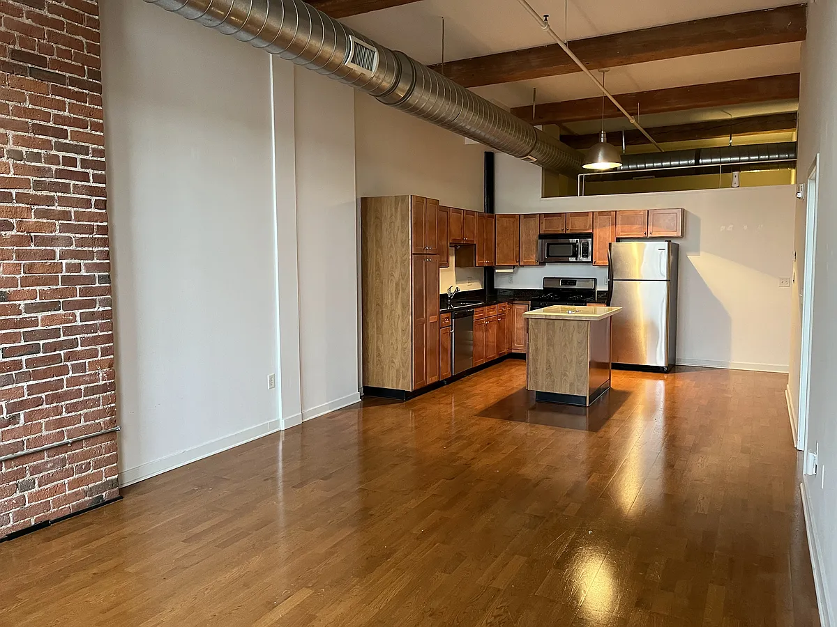 Building Photo - 160 Fremont St #208