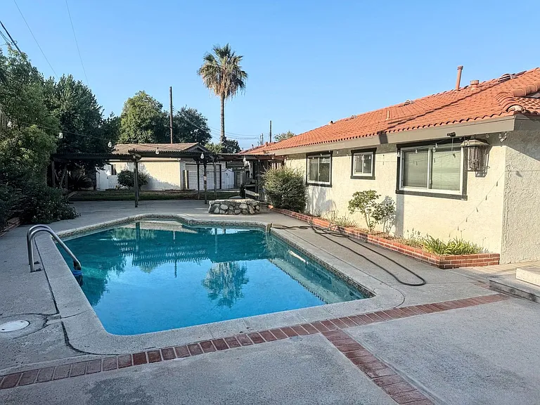 758 E Cypress Ave — Photo 19