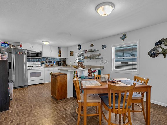 5th image of 1038 Catherine St