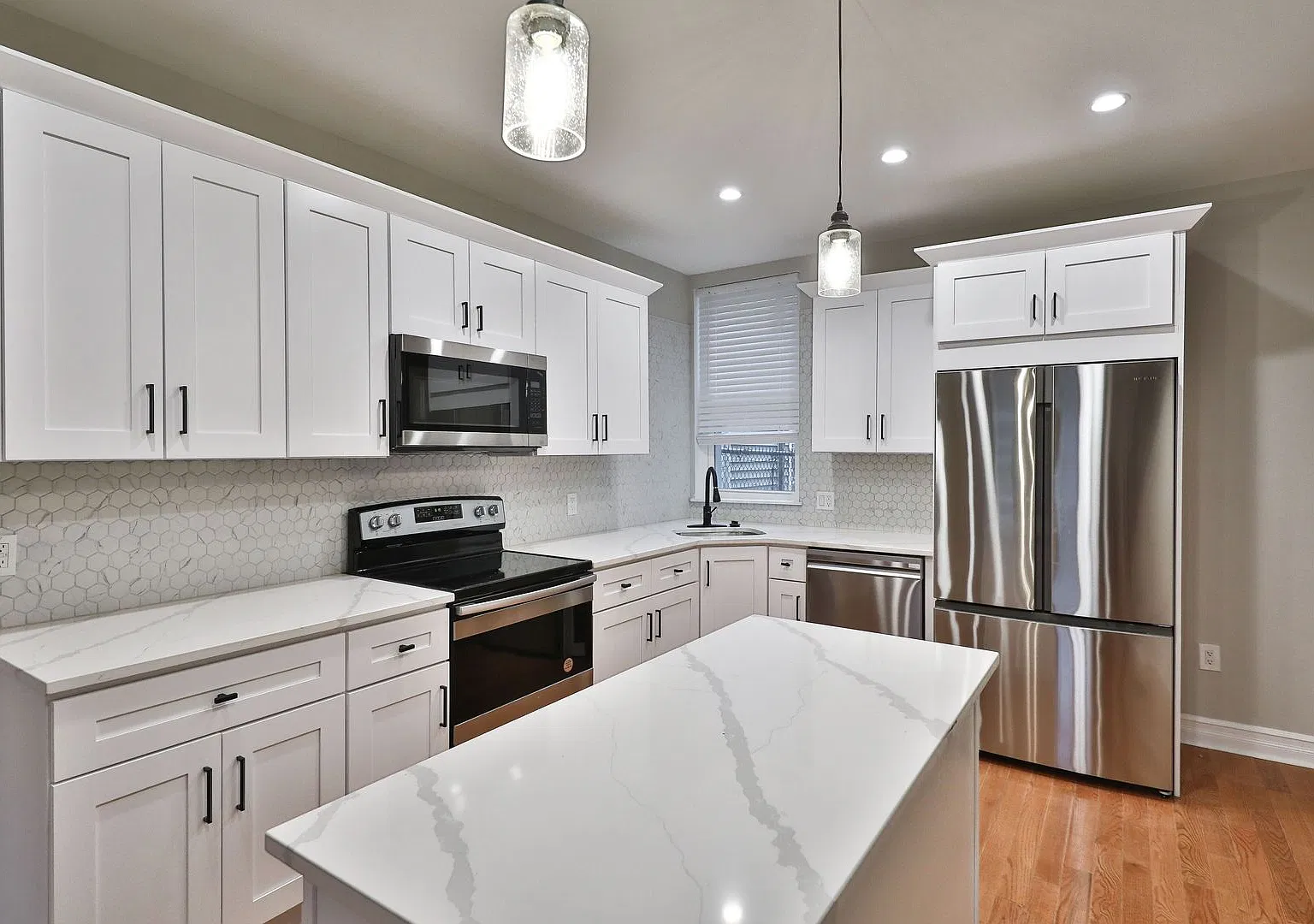 Amazing Fully Renovated 3 bed 2.5 Bath Brewerytown Home! — Photo 2