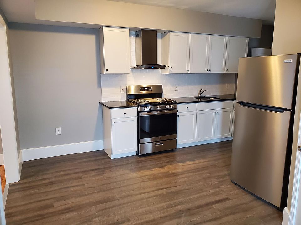 Kitchen coming in from entry way