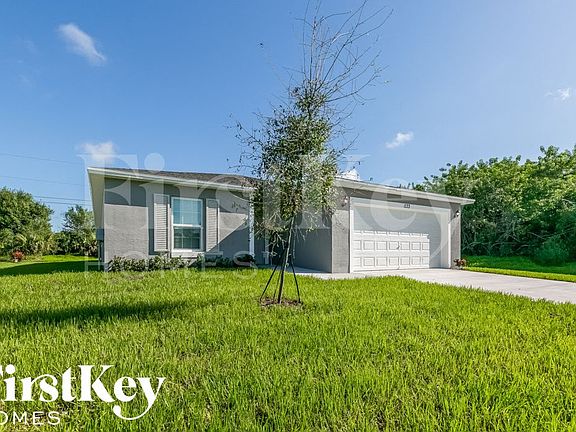 2nd image of 1133 SW Eleuthera Ave
