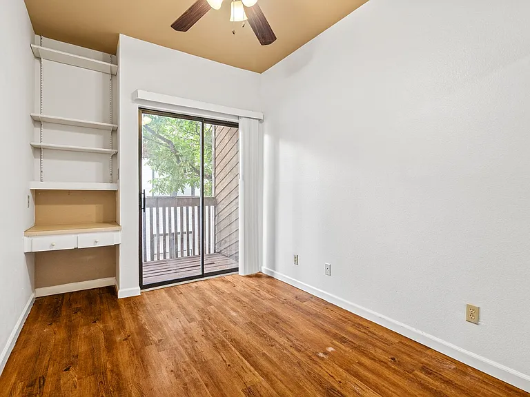 612 Park Pl #201 — Photo 16