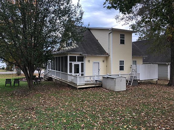3rd image of 229 Riverbend Cir