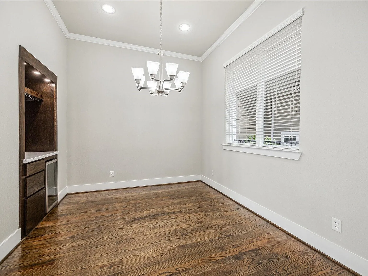 3 bed, 3.5 bath, 2237 sqft, $3,200 — Photo 4