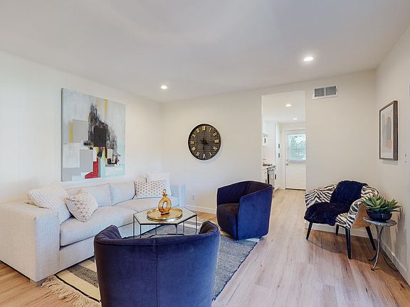 4th image of 456 Deodara Dr