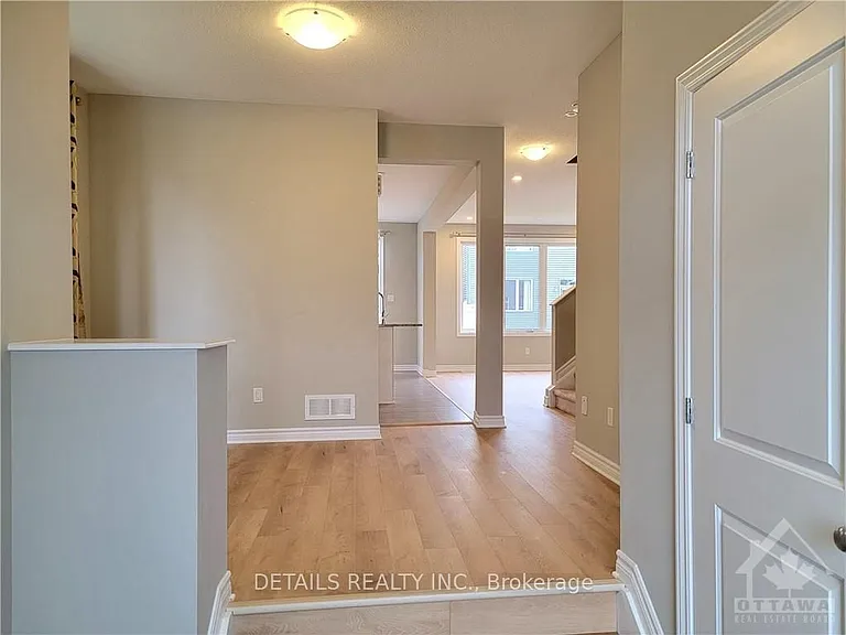 251 Saddleback Cres — Photo 3