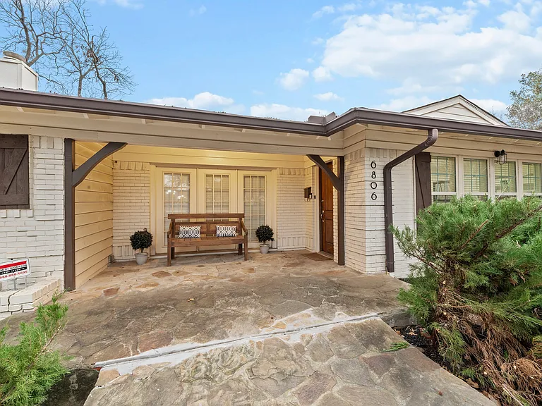 6806 Royal Ln — Photo 24