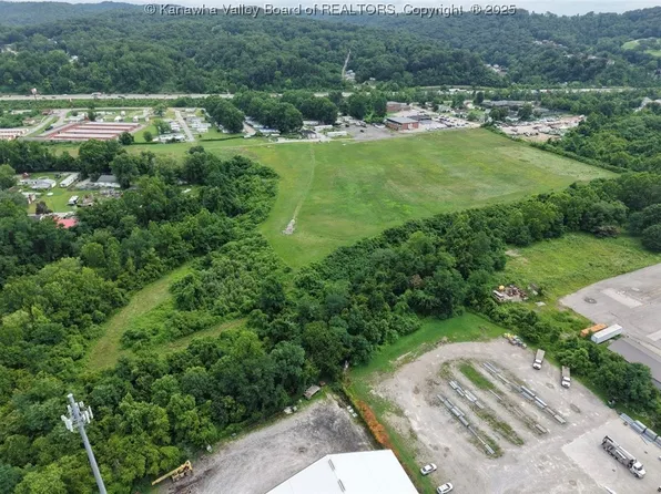 2715 Fairlawn Ave, Dunbar, WV 25064