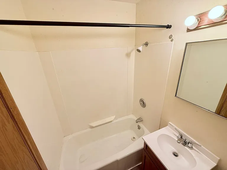 1143 W Carriage Dr #11 — Photo 10