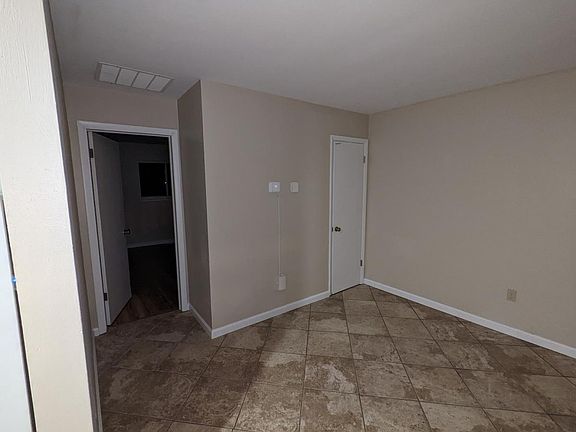 5th image of 109 Oxford Ave #D