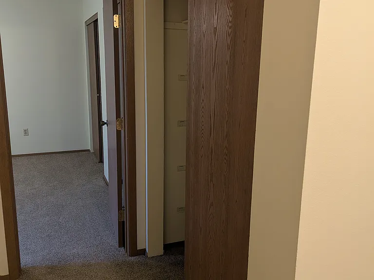 COLONIAL SQUARE APARTMENTS — Photo 6