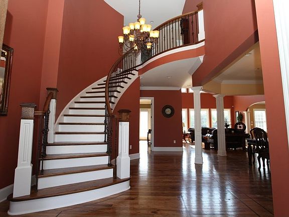 2nd image of 1050 Timbercrest Ct