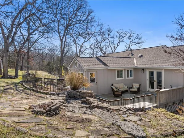 57 Y St, Lees Summit, MO 64086
