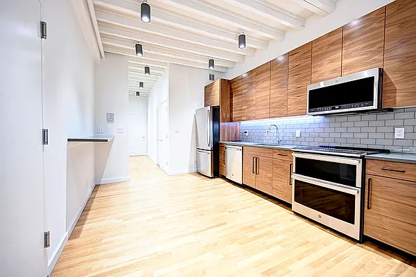 Rented by Urbane Brokerage | media 14